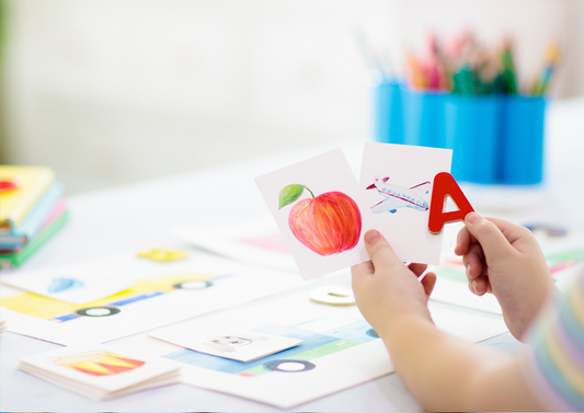 Pourquoi enseigne-t-on en deux langues dans une école Montessori ?